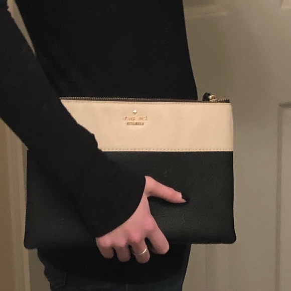 kate spade Handbags - NWOT Kate Spade clutch